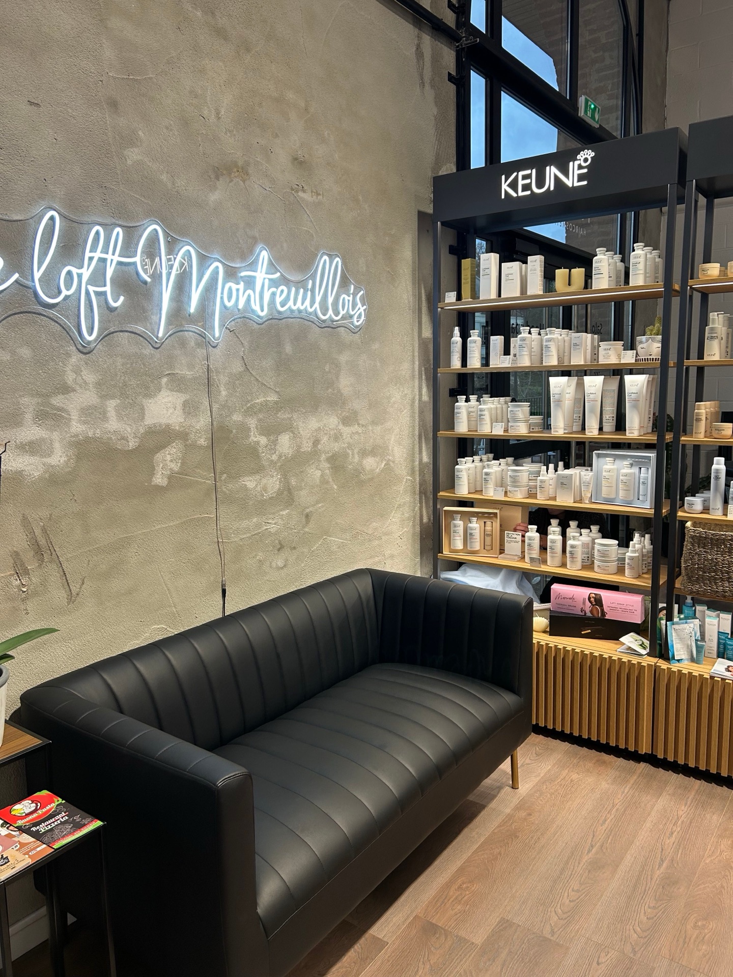 Salon Le Loft — ambiance moderne